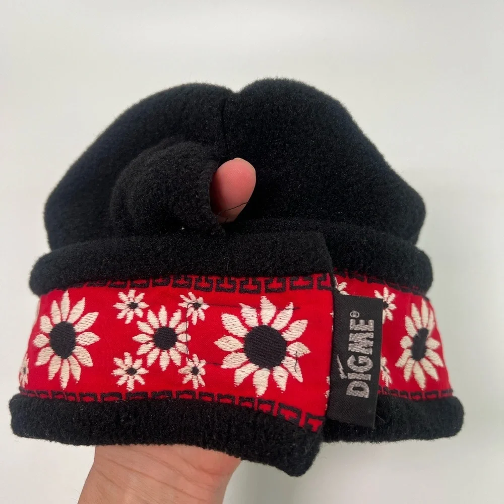 Vintage Digme Black Red Daisy Beanie Hat with Pom Tassel Ponytail Hole Velcro